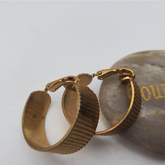 Hoop line patterned clip on earrings estate antique formal evening - Picture 3 of 4